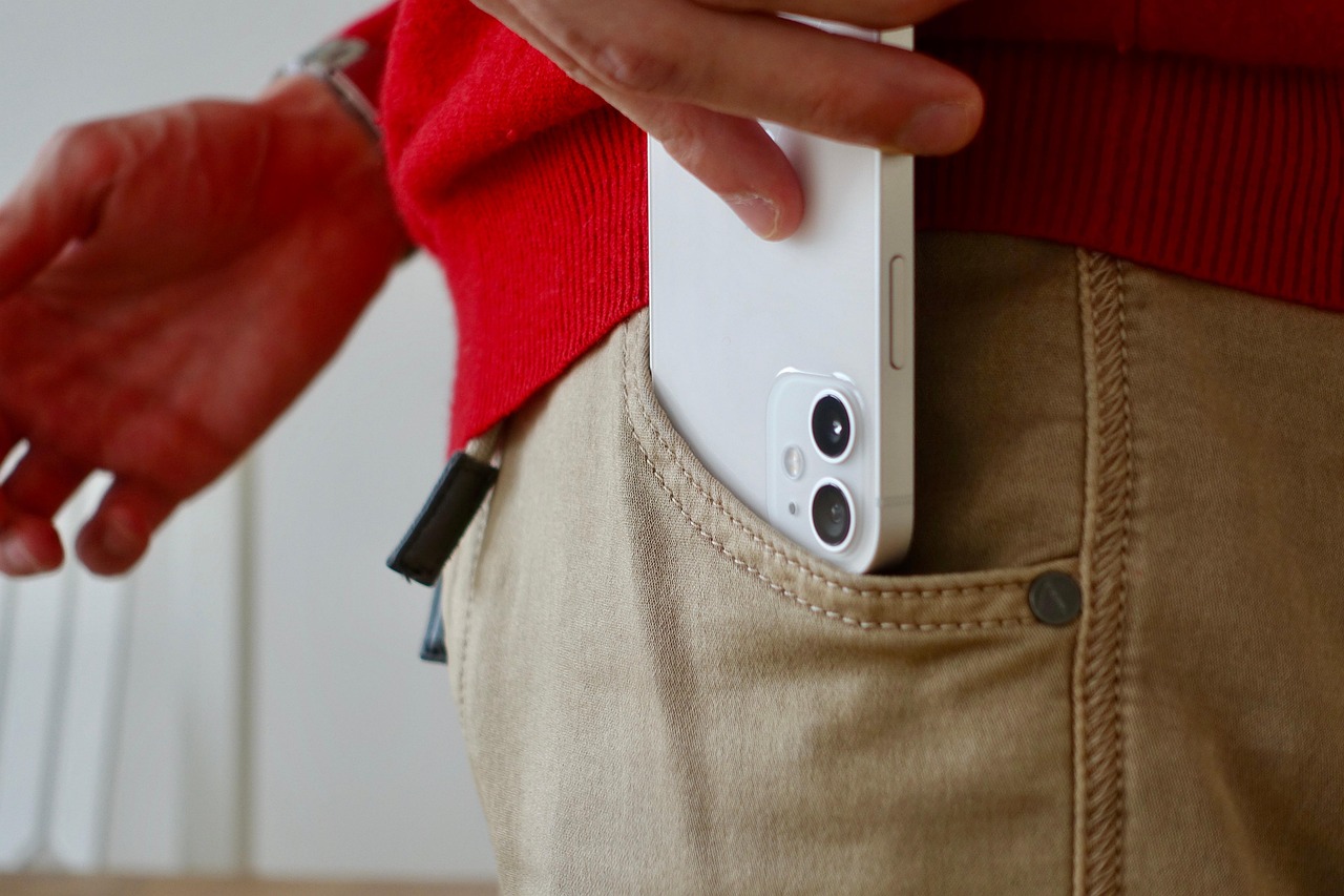 How Dust Enters And Affects Your Phone Speaker