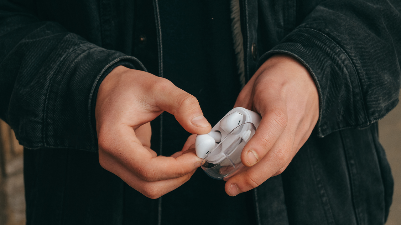 The Best Storage Practices for Bluetooth Earbuds to Extend Their Lifespan